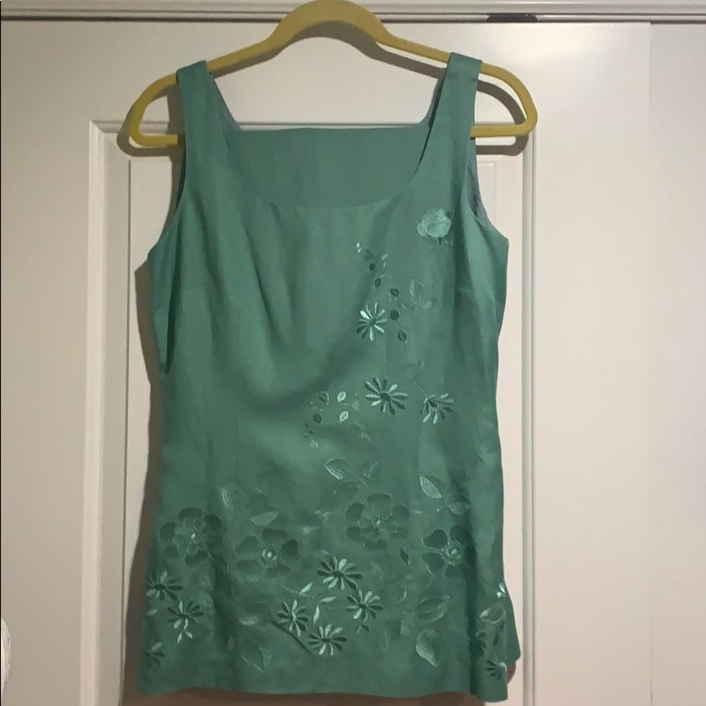 Beautiful 2 piece perfect for summer brunch!